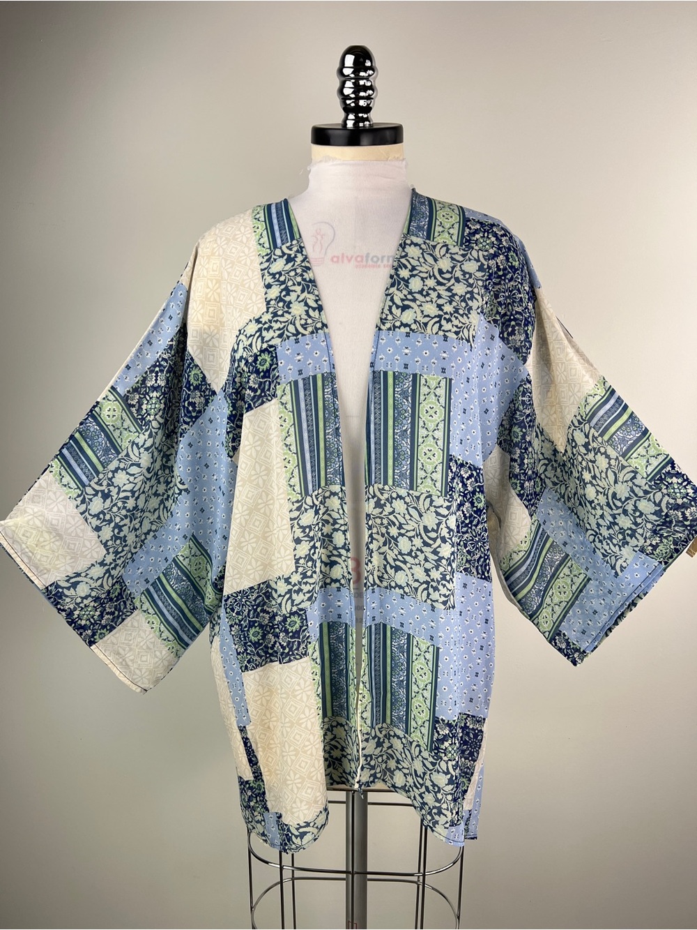 💚 3671. Blue and Cream Patchwork Print Kimono Top